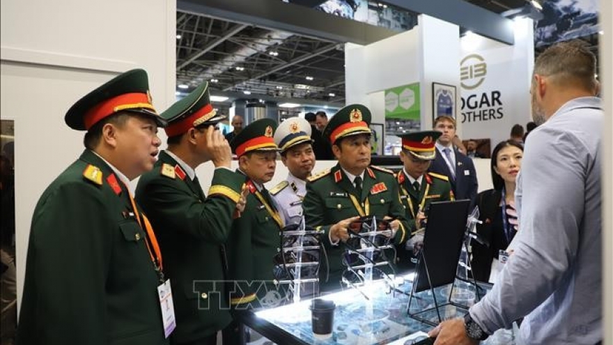 Vietnam defence delegation joins UK defence, security expo